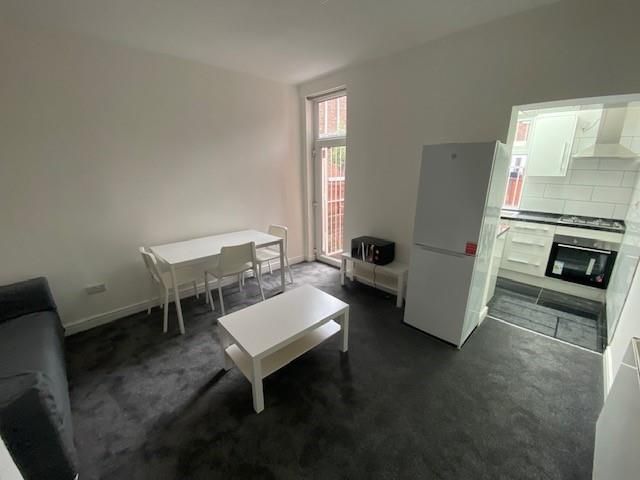 Property photo 3 of 11 Lounge