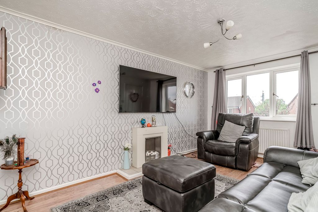 Property photo 2 of 32