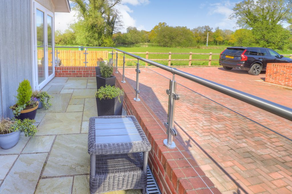 Property photo 2 of 22 Side Patio