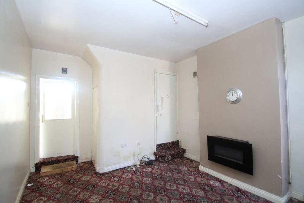Property photo 3 of 10 Dining Room