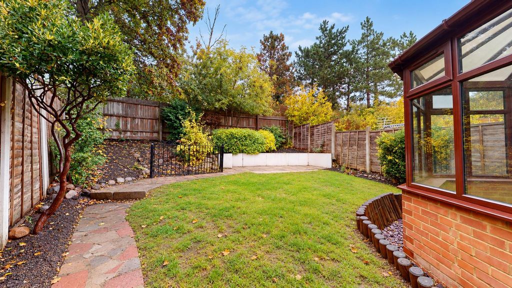 Property photo 2 of 18 Garden