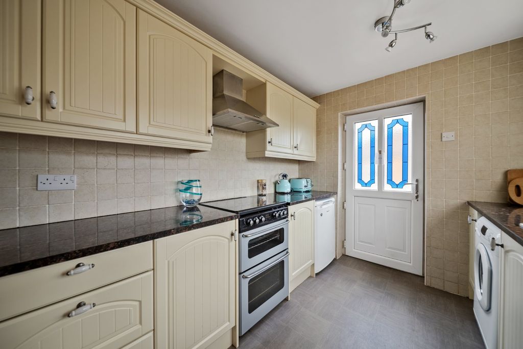 Property photo 3 of 16 Picture 3