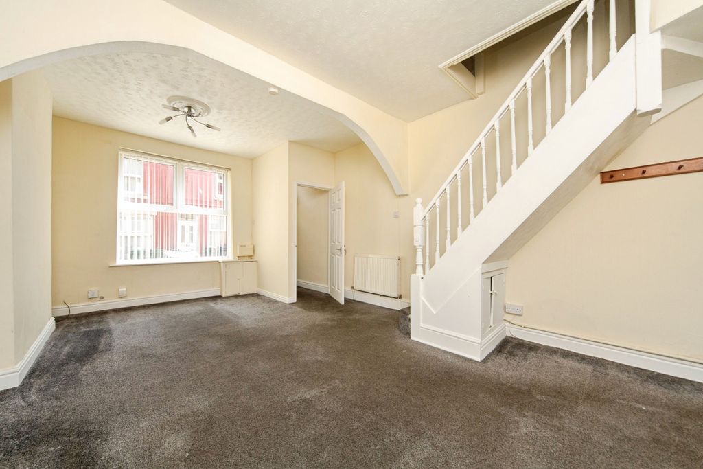 Property photo 3 of 10 Pbox-Img.Jpg
