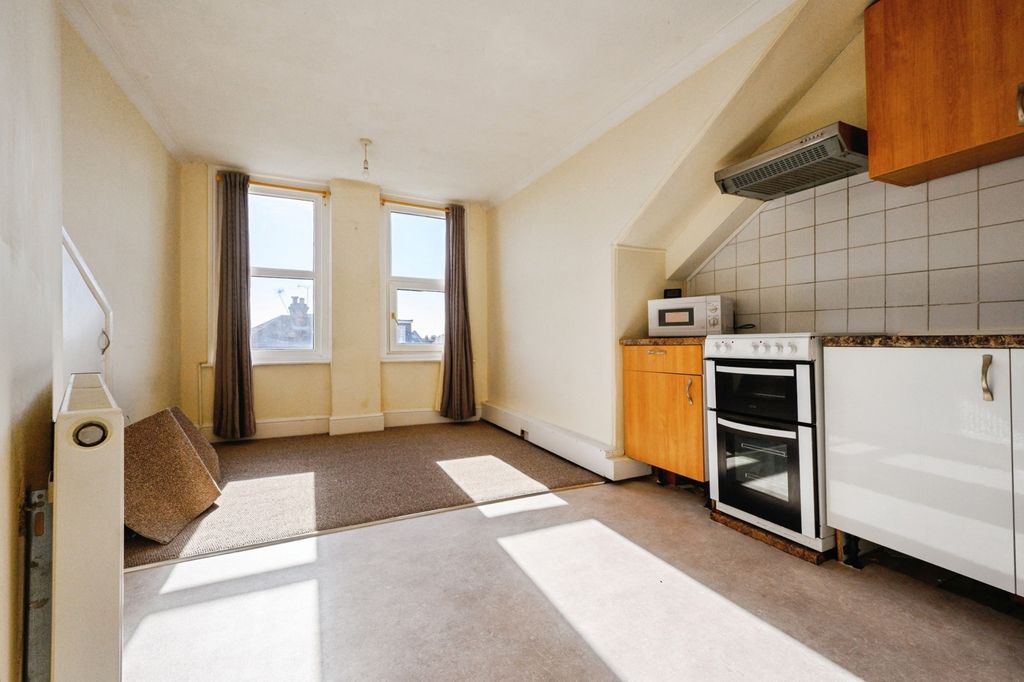 Property photo 3 of 18 Pbox-Img.Jpg