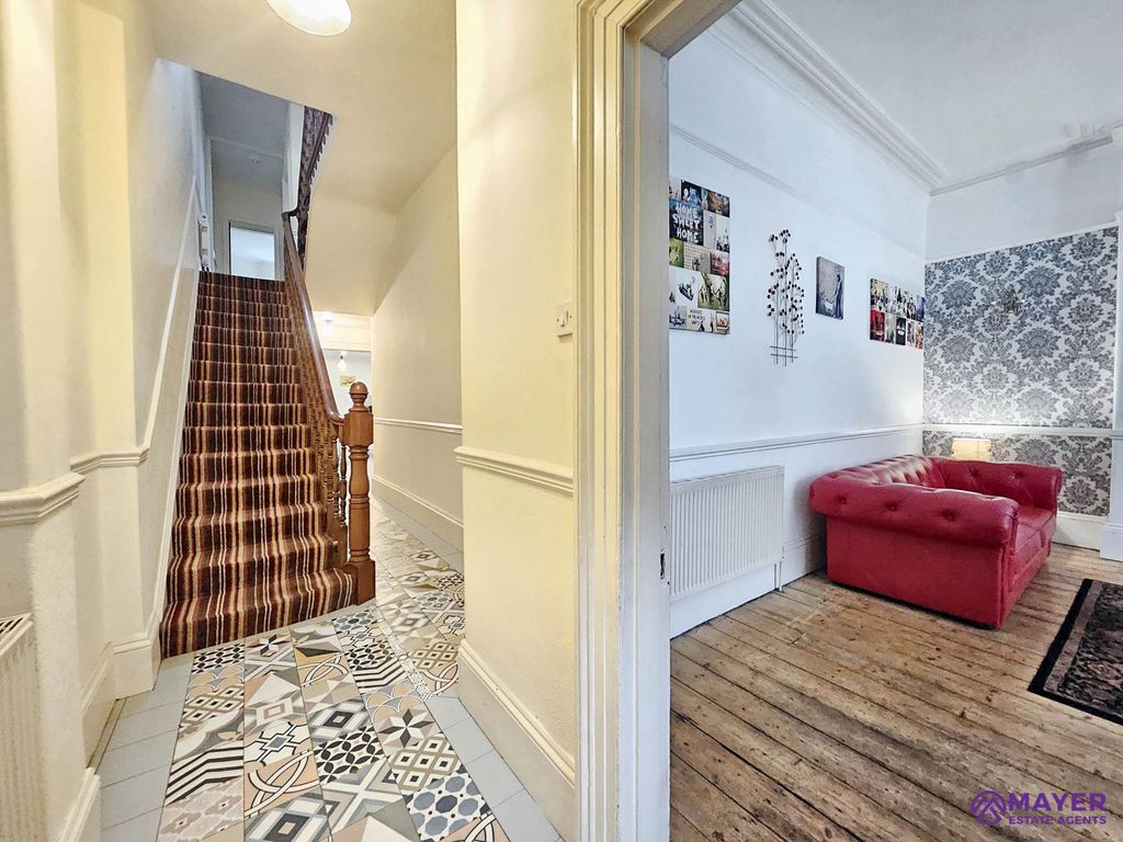 Property photo 2 of 23