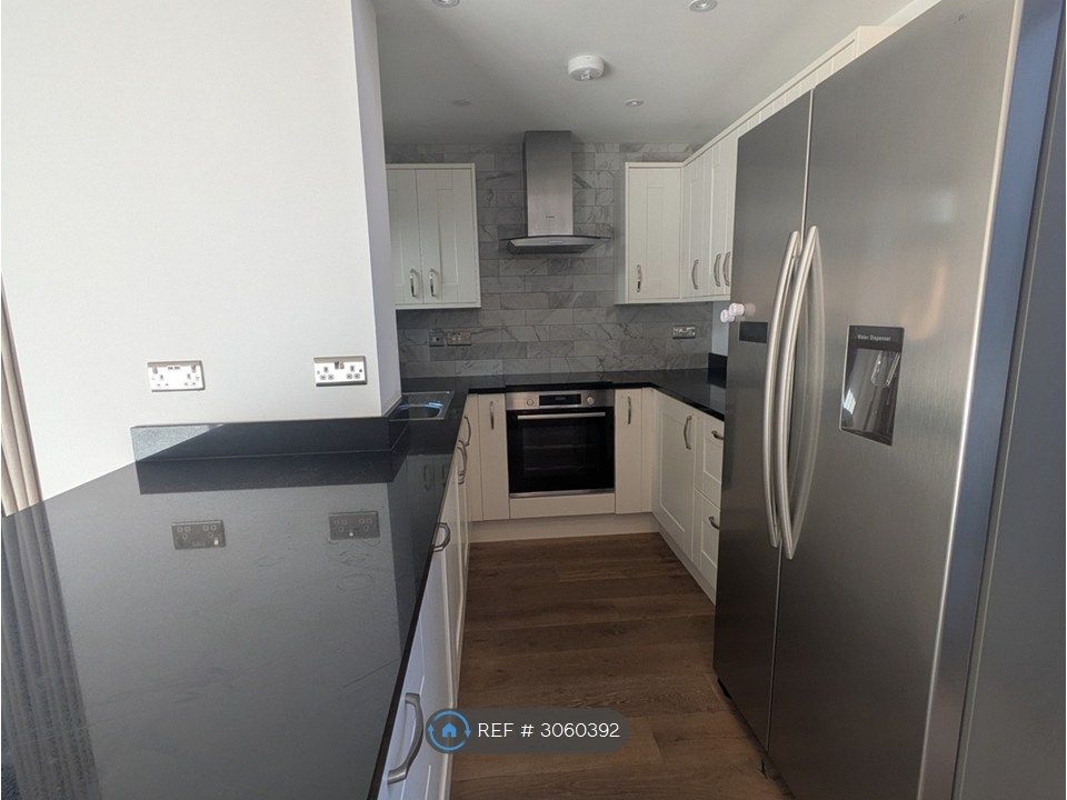 Property photo 3 of 14 Kitchen