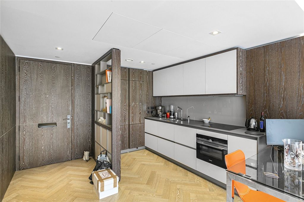 Property photo 2 of 20 Kitchen