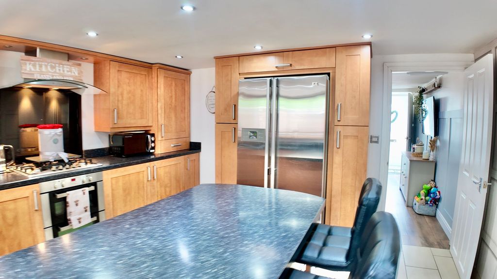 Additional image 11 of 2 bed property for saleWesley Place, Beaufort NP23