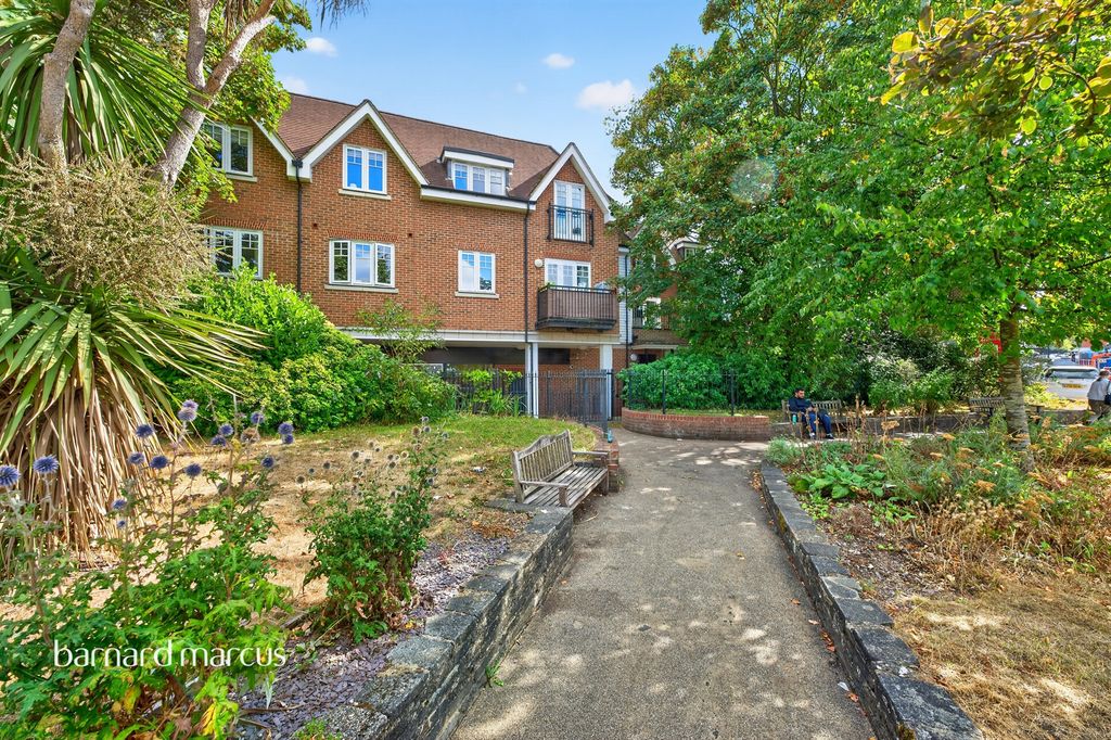 Property photo 1 of 28