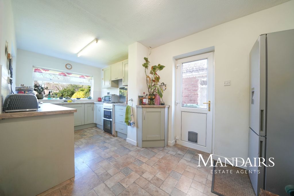 Property photo 2 of 28