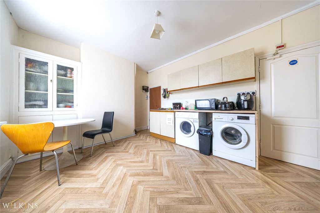 Property photo 2 of 34 Picture No. 35