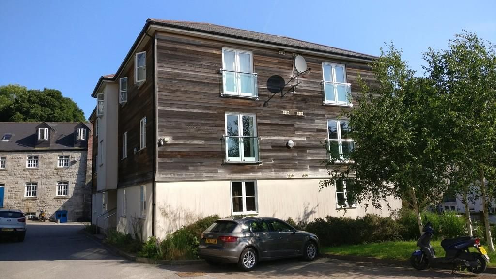 Property photo 2 of 12 Front (Exterior)