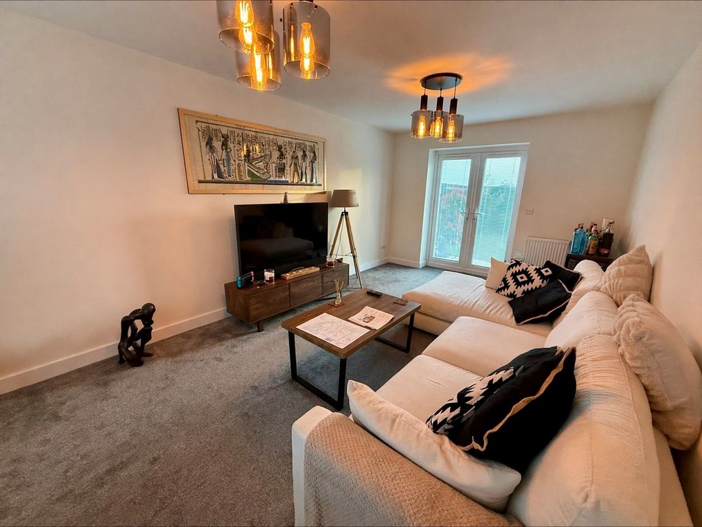Property photo 3 of 11 Lounge