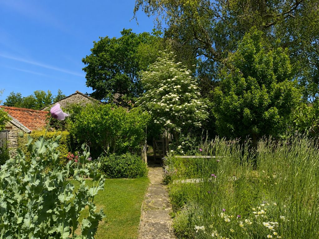 Property photo 2 of 33 Garden