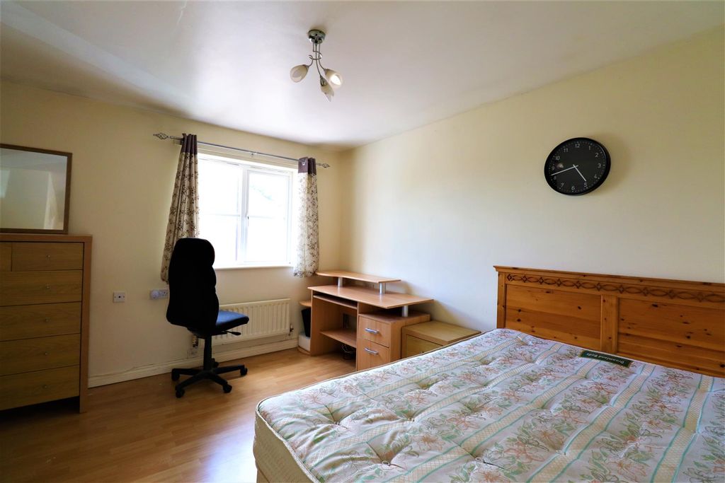 Property photo 3 of 14 1st Floor Front Bedroom