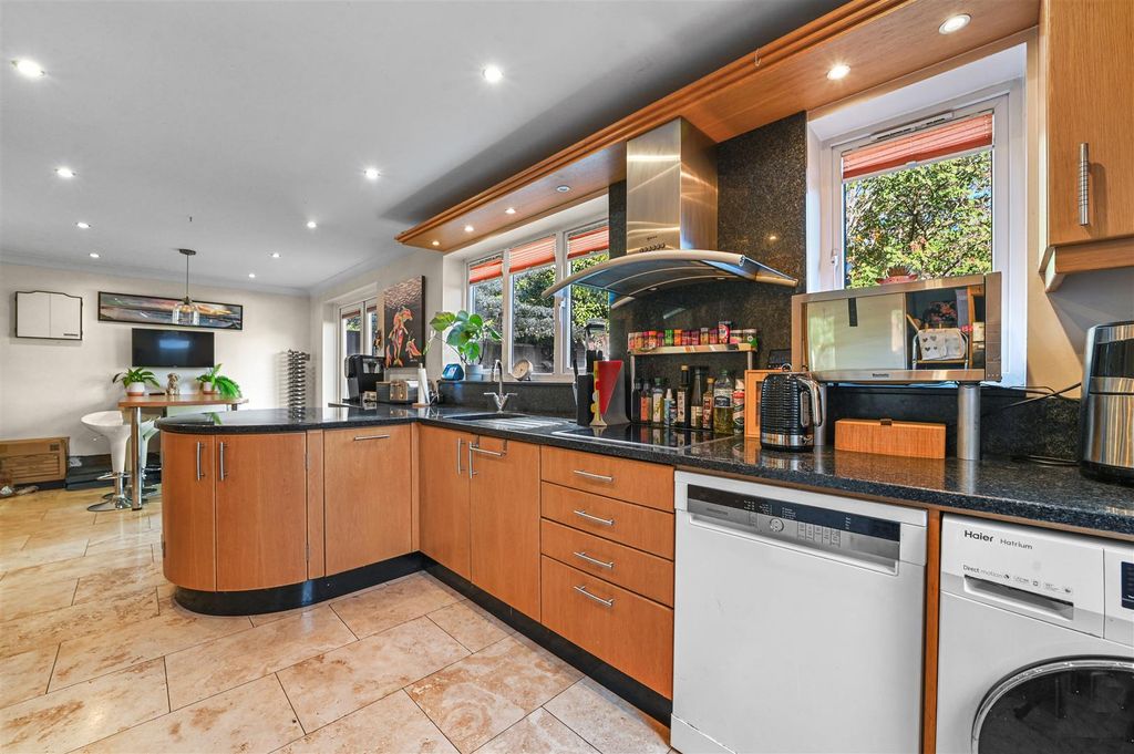 Property photo 2 of 17 Kitchen