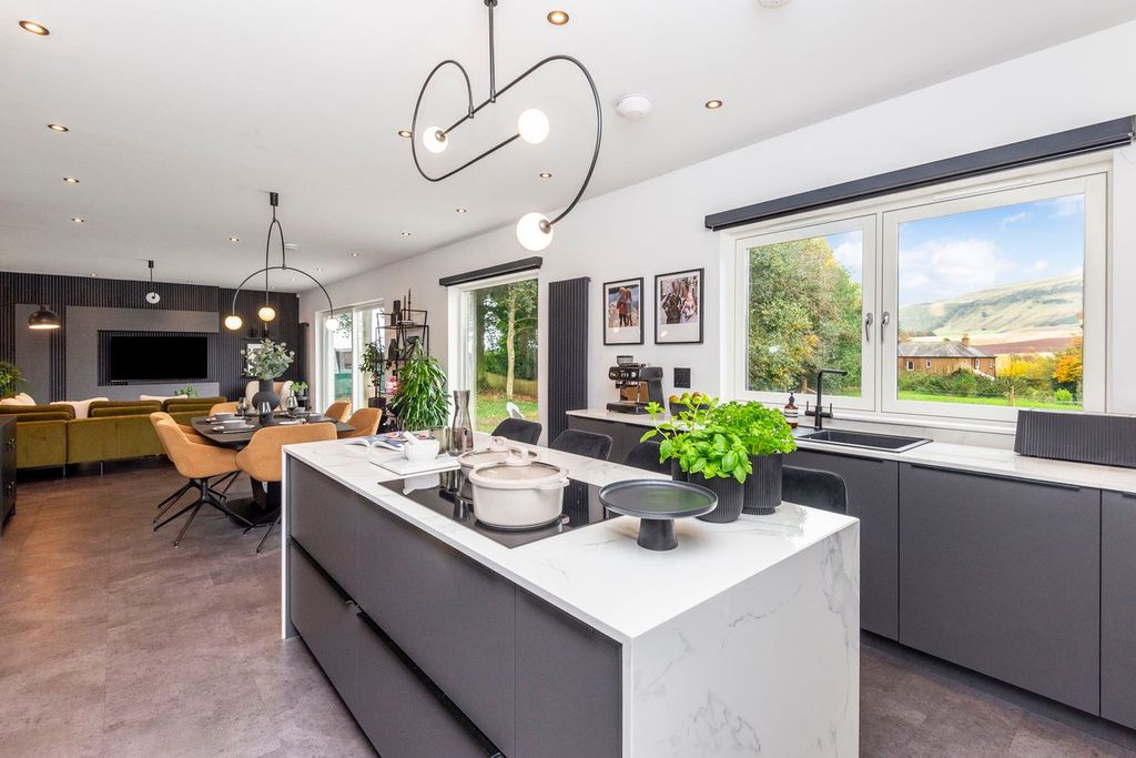 Property photo 1 of 32