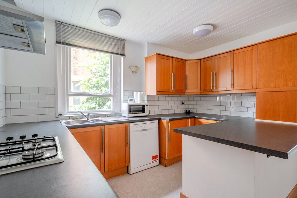 Property photo 2 of 11 Kitchen
