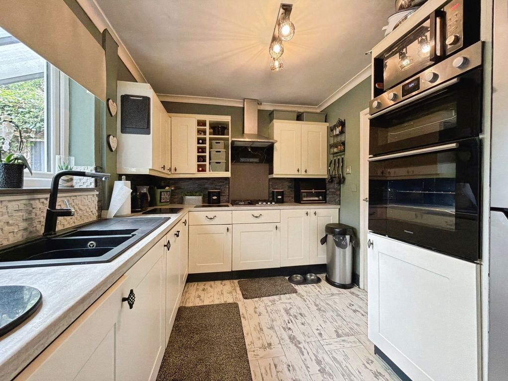Property photo 3 of 15 Kitchen