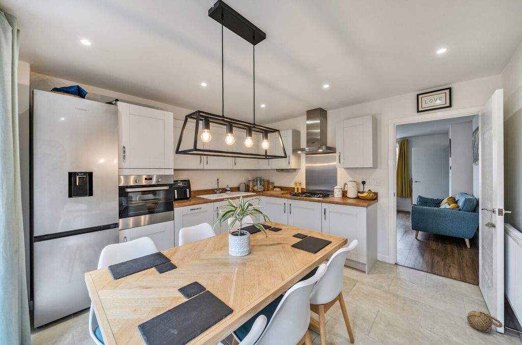 Property photo 3 of 17 Kitchen/Dining Room