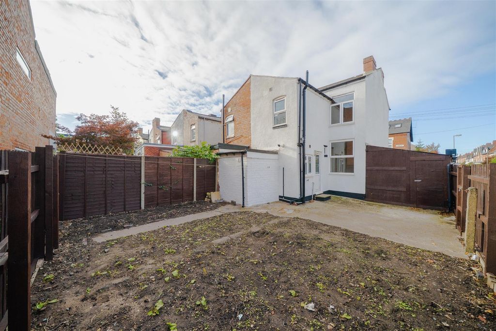 Property photo 2 of 15 Garden