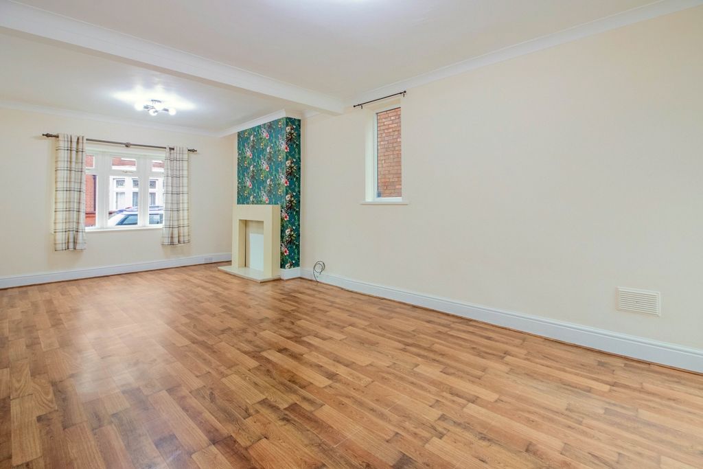 Property photo 3 of 17 Hemlock-2