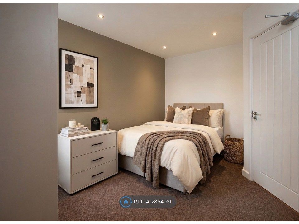 Property photo 3 of 8 Room 4 W/ Ensuite