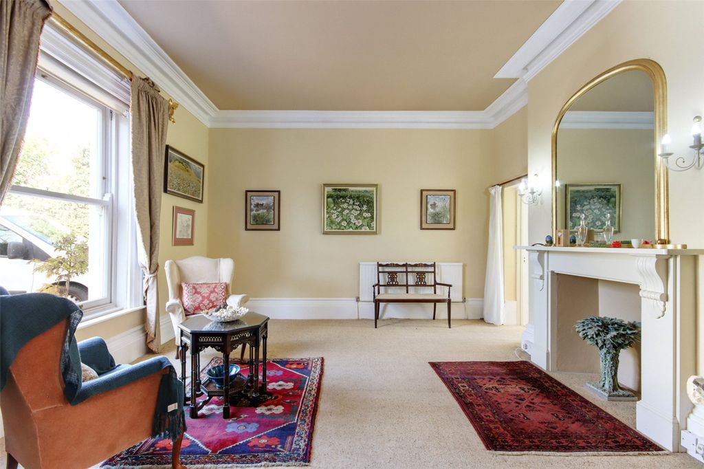 Property photo 3 of 18 Sitting Room