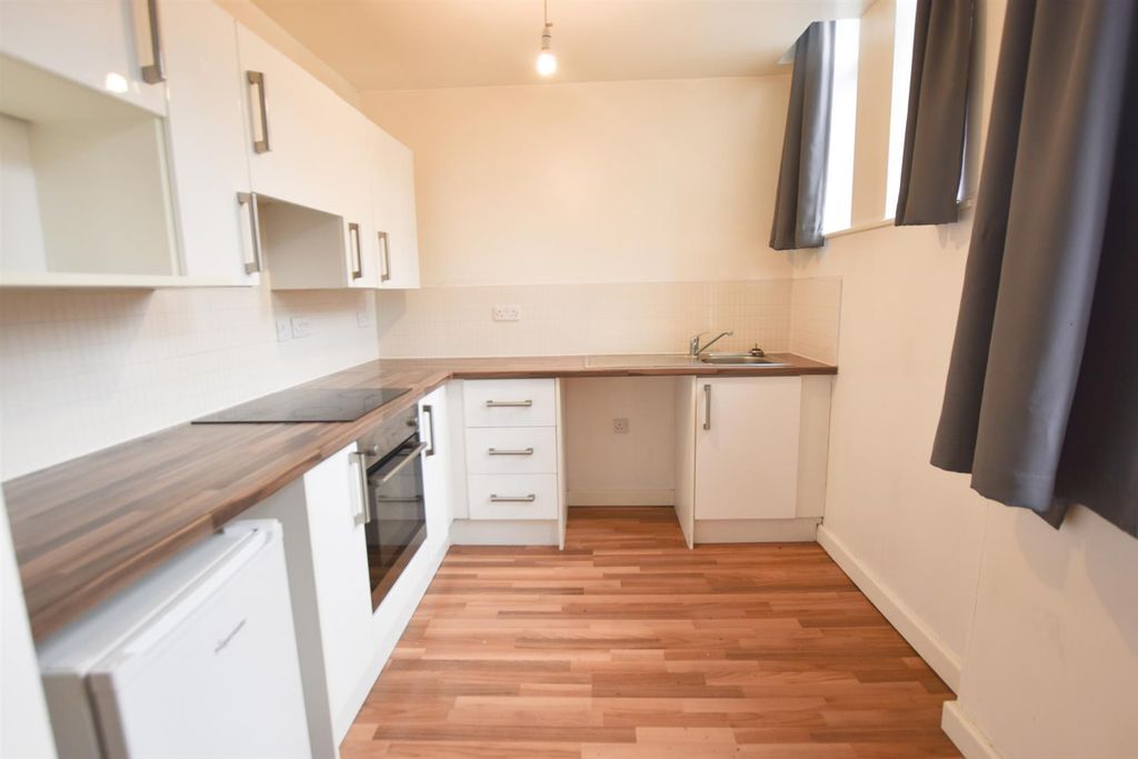 Property photo 3 of 6 Open Plan Lounge/Kitchen/Bedroom