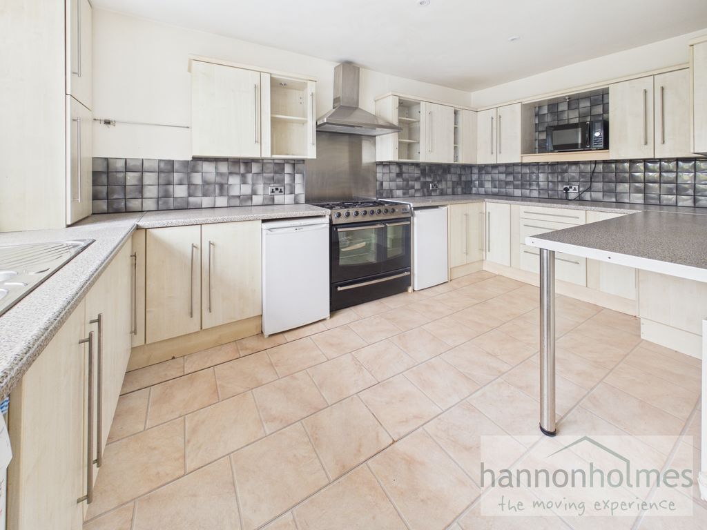 Property photo 3 of 27 Cam05283G0-Pr0229-Still007