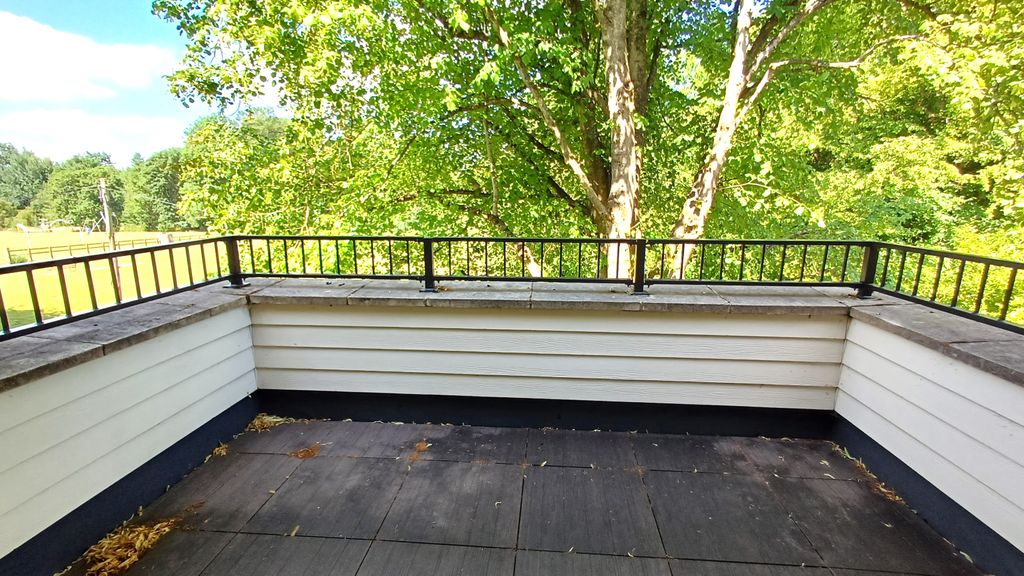 Property photo 3 of 25