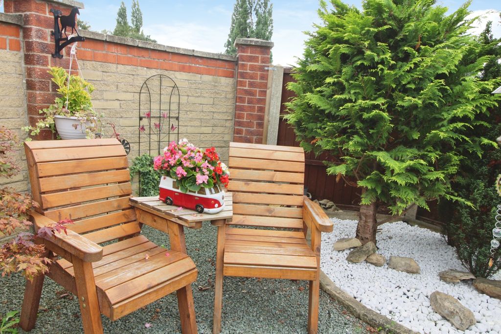 Property photo 3 of 27 Seating Area