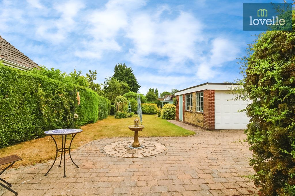 Property photo 2 of 31