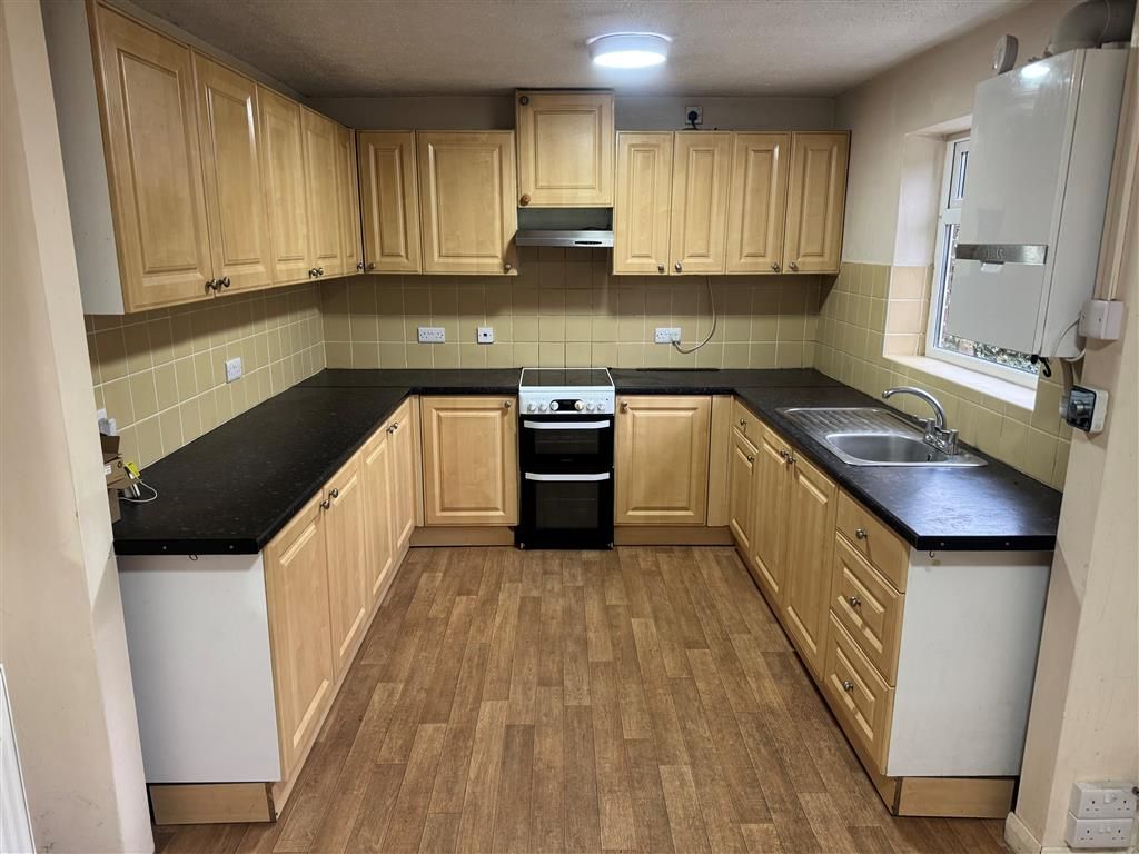 Property photo 2 of 11 Kitchen