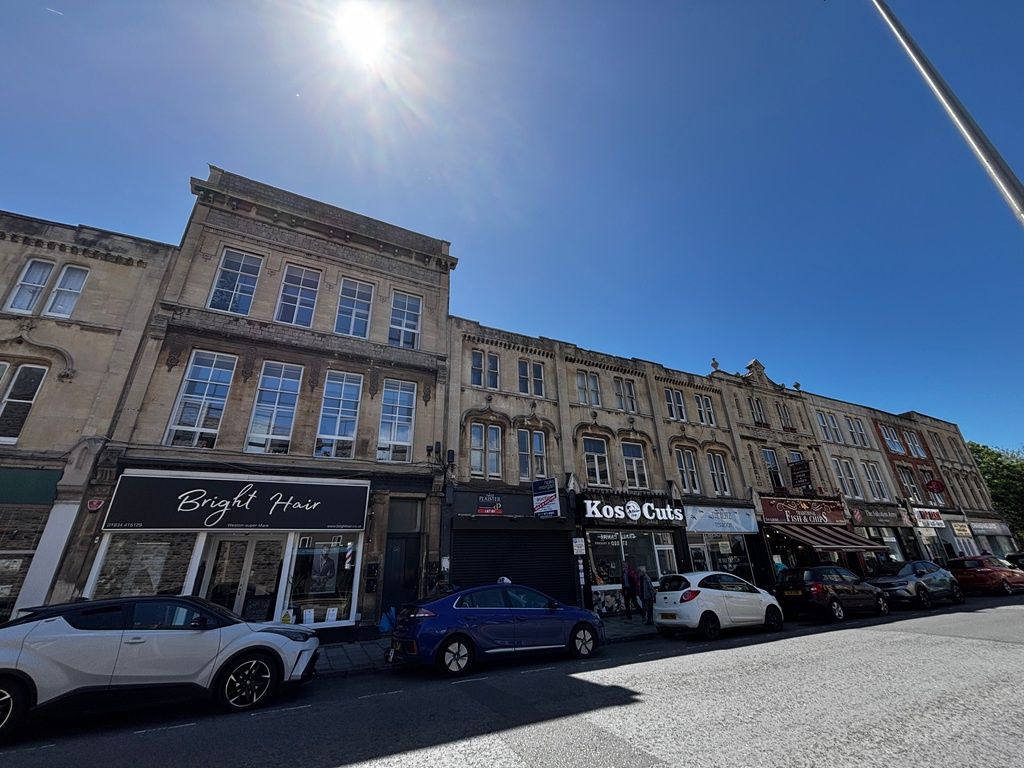 Property photo 3 of 8 Bright High Street Location Near Local Shops...