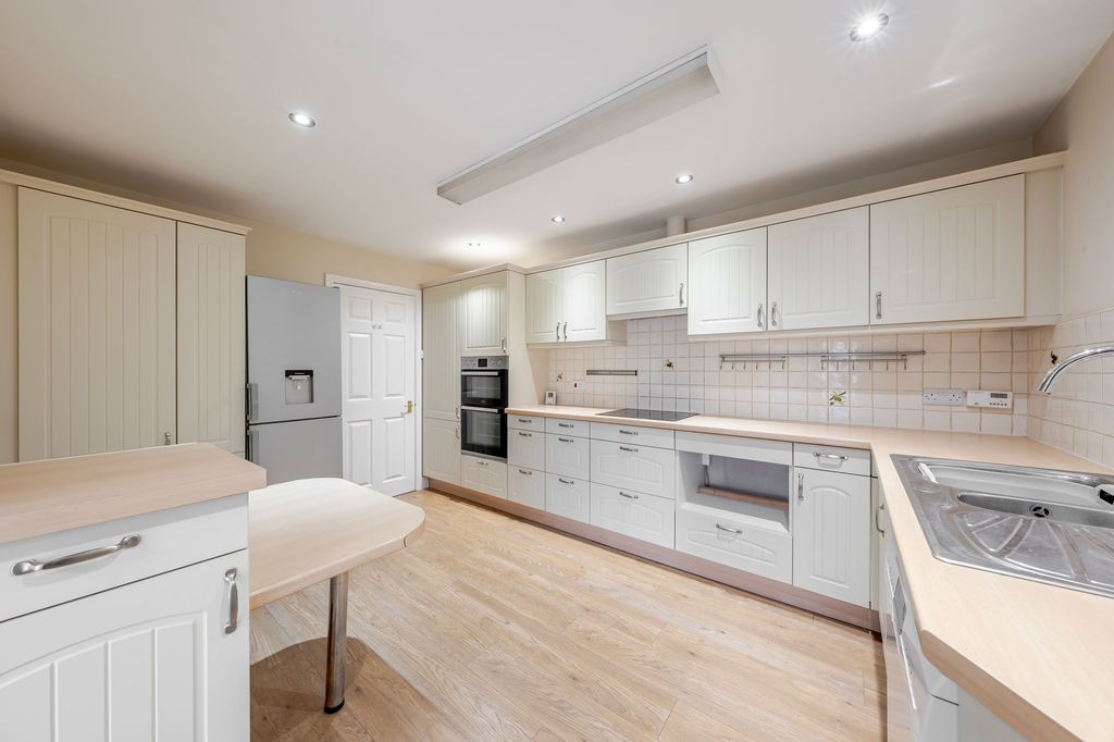 Property photo 2 of 26