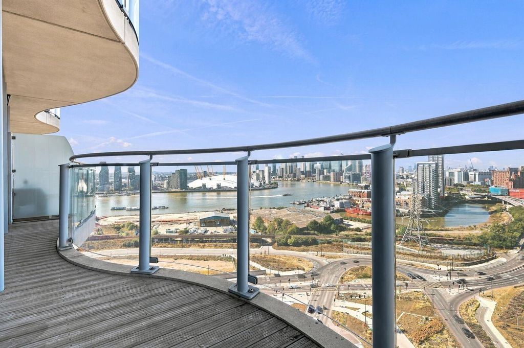 Property photo 3 of 27 Balcony