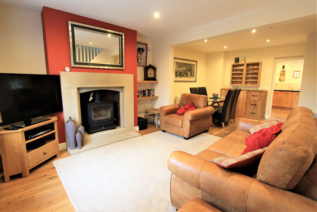 Property photo 2 of 23