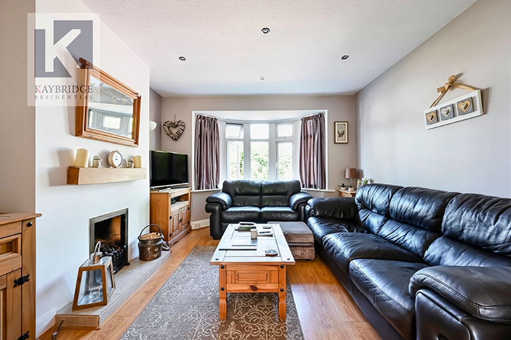 Property photo 2 of 12 River Way, Epsom