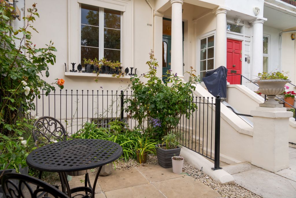 Property photo 2 of 19