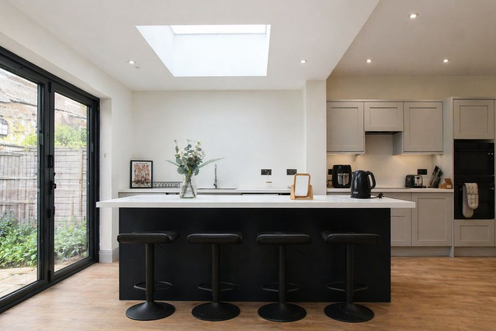 Property photo 2 of 13 5094411