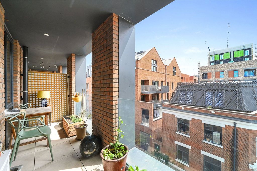 Property photo 2 of 22 Balcony
