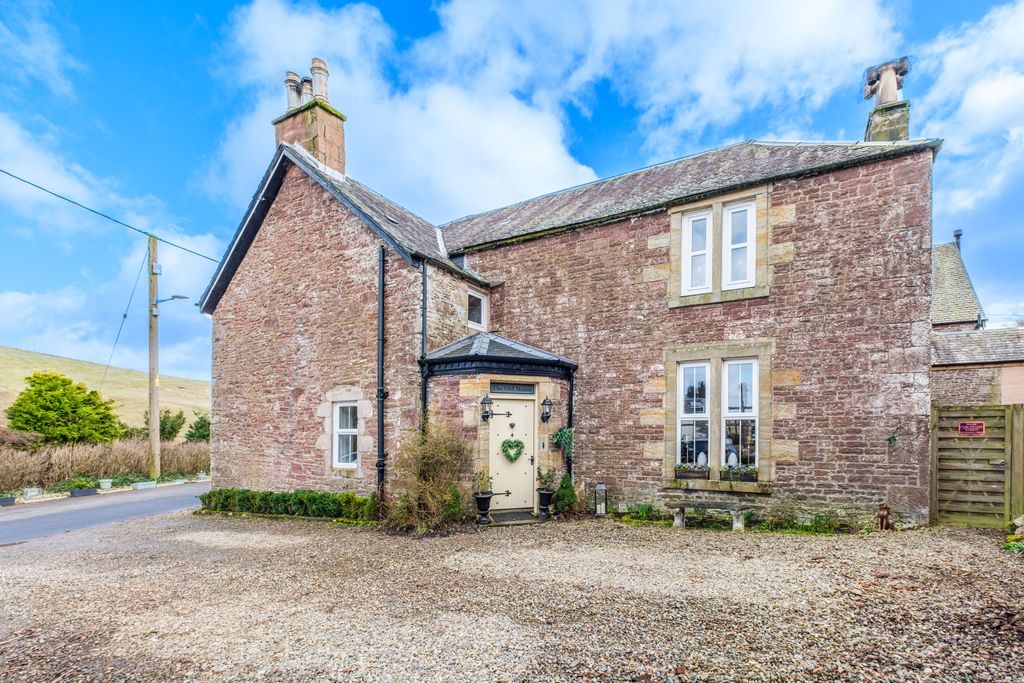 Property photo 2 of 30