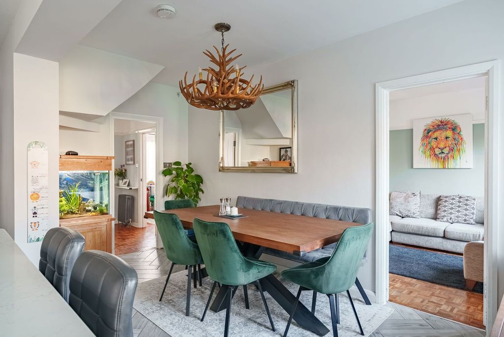 Property photo 1 of 33