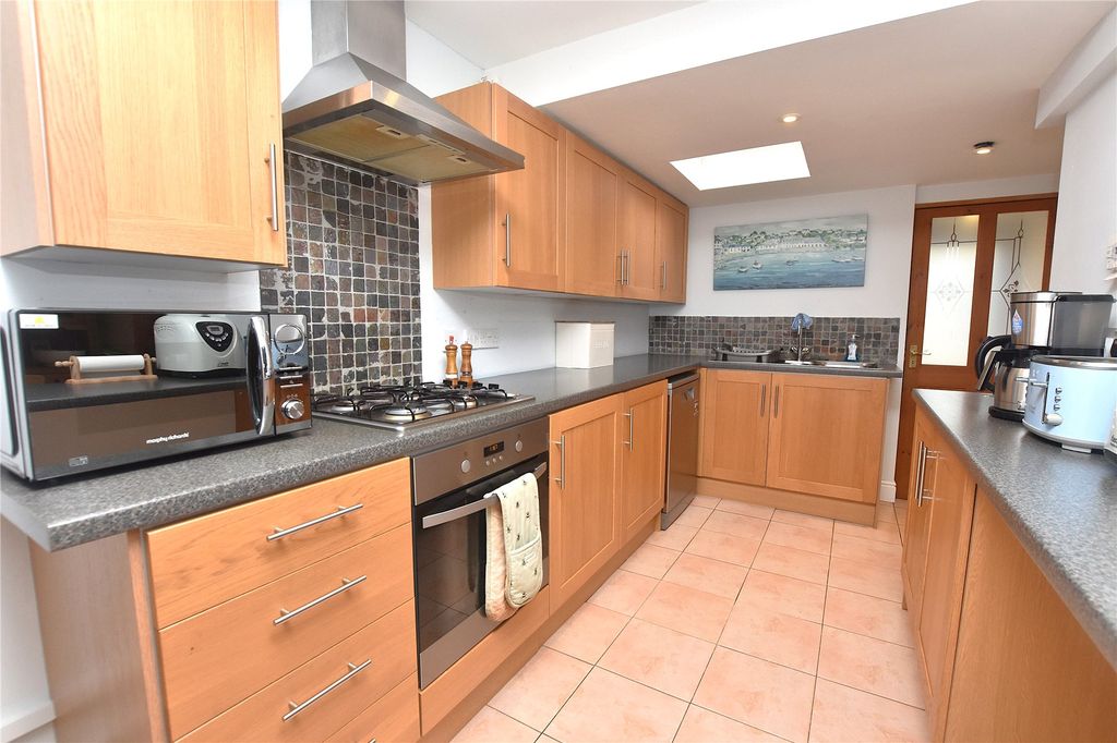 Property photo 3 of 14 Kitchen