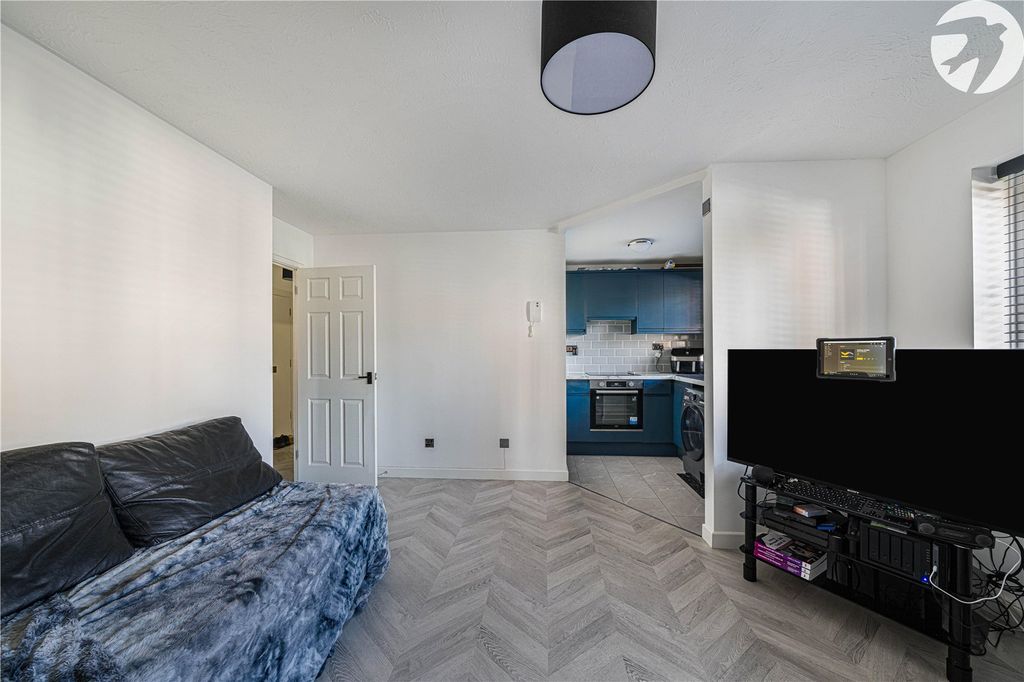 Property photo 3 of 23 Living Room