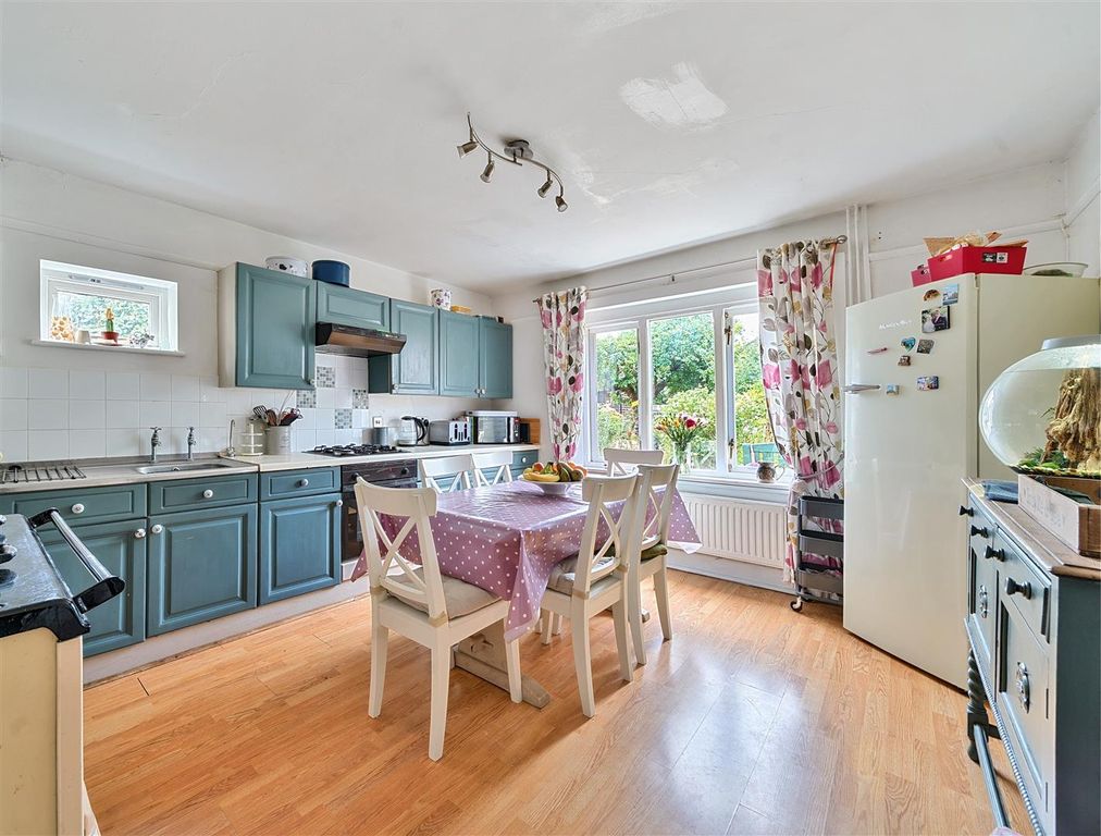 Property photo 3 of 21 Kitchen
