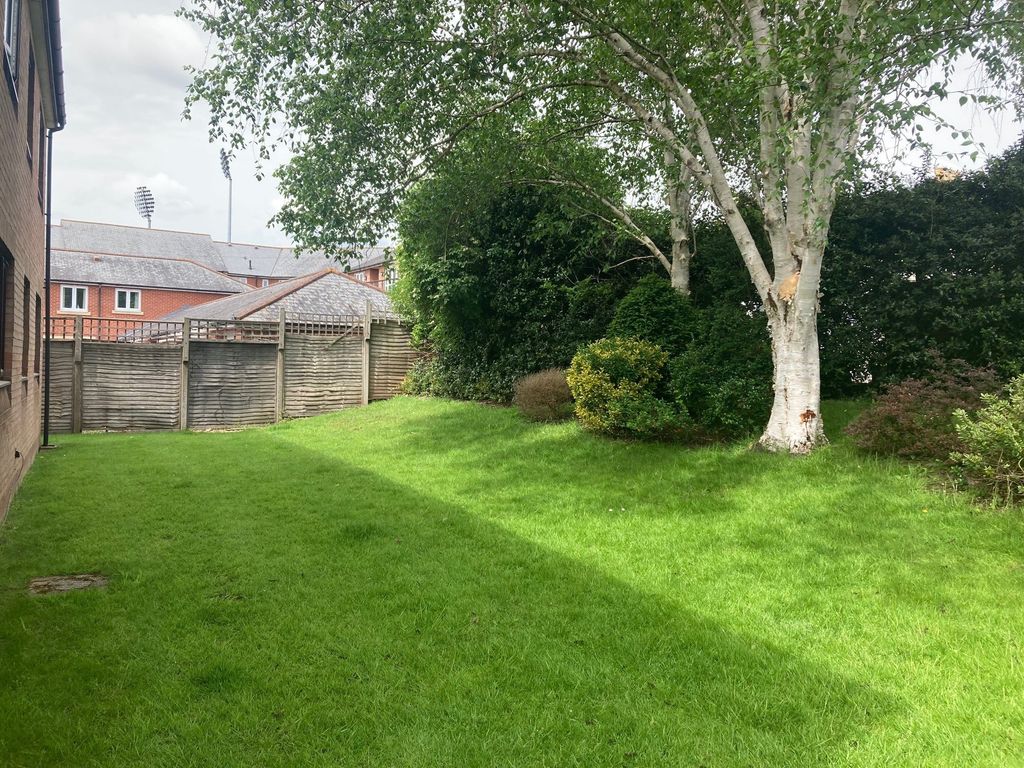 Property photo 3 of 5 Communal Garden