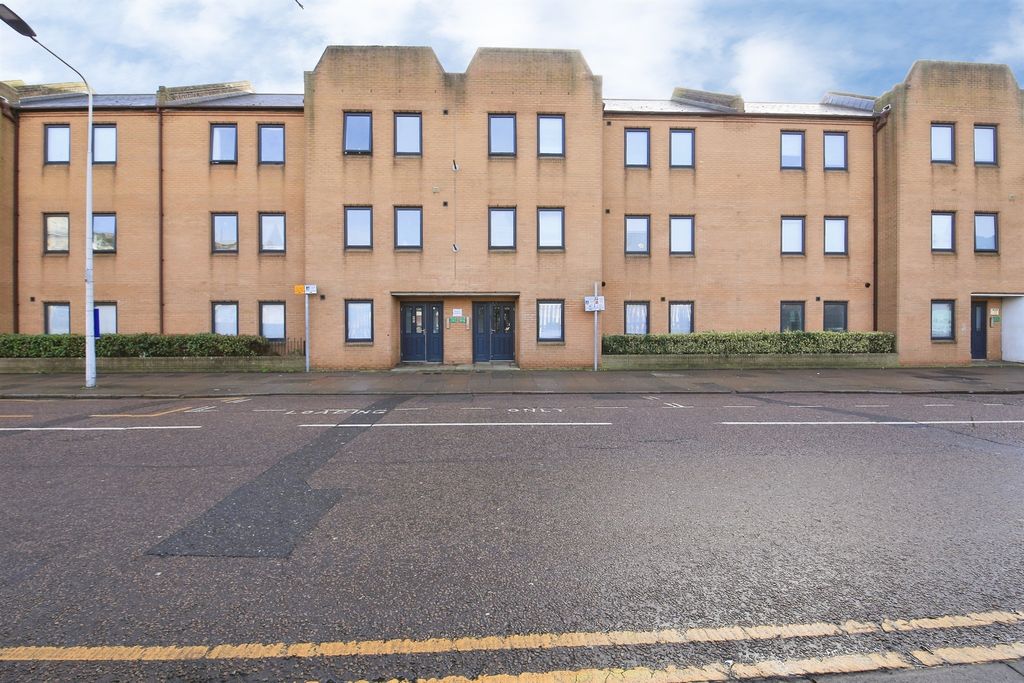 Property photo 1 of 11