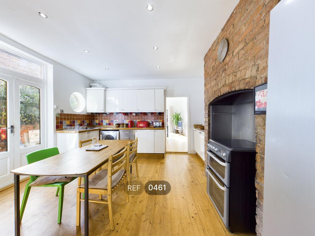 Property photo 1 of 10 Kitchen